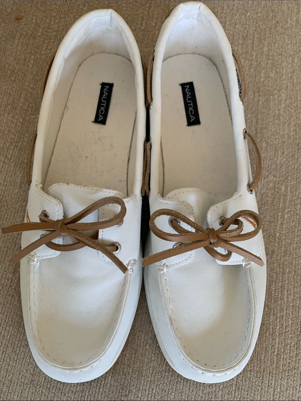 Nautica Women’s White Faux Leather Datepalm Moccasins with Tan Laces Size 9.5